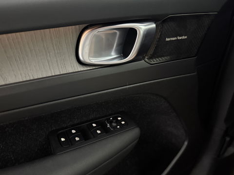 Volvo XC40 1.5 T5 262PK Twin Engine Inscription | Pano | Sfeerverl. | H&K | Leder | Navigatie | LED l Dodehoek l NAP