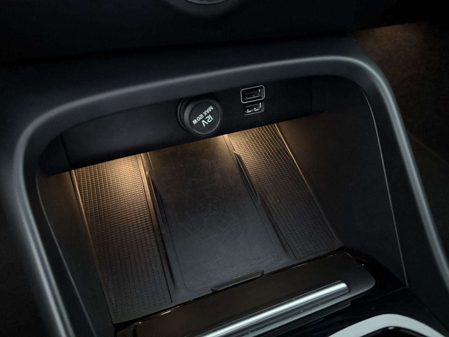 Volvo XC40 1.5 T5 262PK Twin Engine Inscription | Pano | Sfeerverl. | H&K | Leder | Navigatie | LED l Dodehoek l NAP