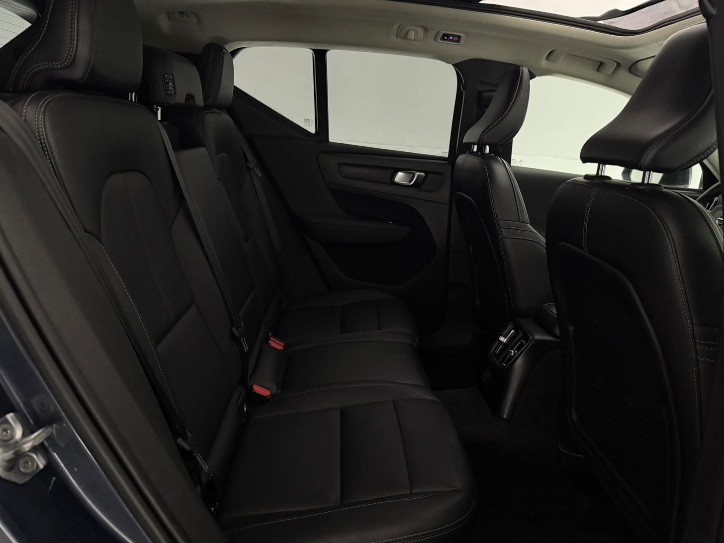 Volvo XC40 1.5 T5 262PK Twin Engine Inscription | Pano | Sfeerverl. | H&K | Leder | Navigatie | LED l Dodehoek l NAP