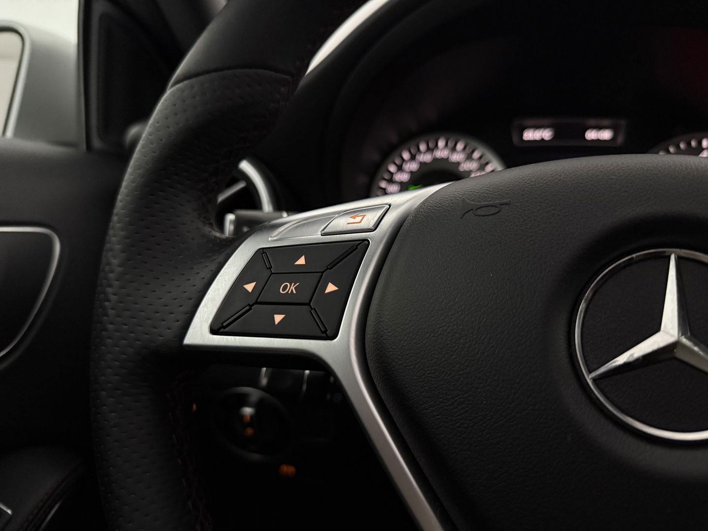 Mercedes-Benz A-Klasse 180 CDI | Pano | LED | Spoiler | Airco | Navigatie | Parkeersens