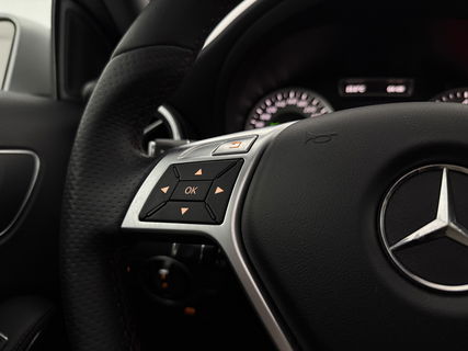 Mercedes-Benz A-Klasse 180 CDI | Pano | LED | Spoiler | Airco | Navigatie | Parkeersens