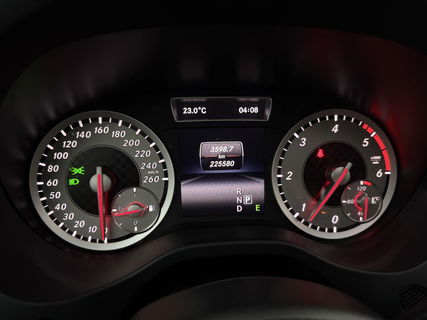 Mercedes-Benz A-Klasse 180 CDI | Pano | LED | Spoiler | Airco | Navigatie | Parkeersens