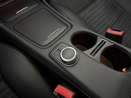 Mercedes-Benz A-Klasse 180 CDI | Pano | LED | Spoiler | Airco | Navigatie | Parkeersens