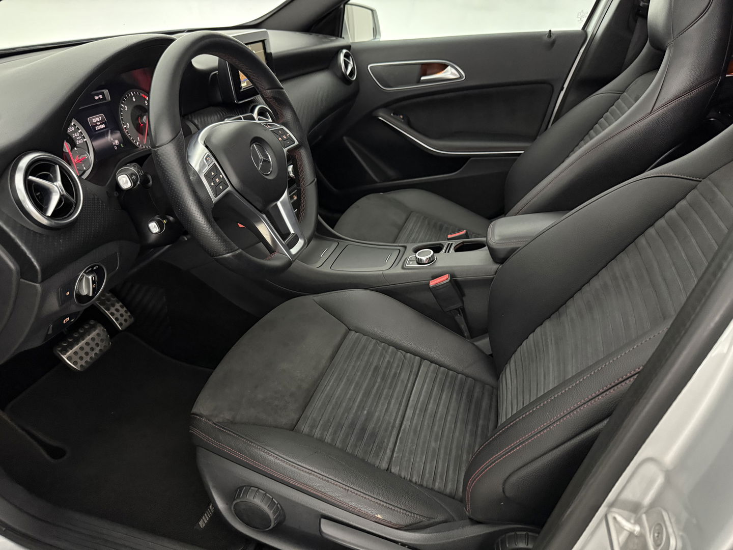 Mercedes-Benz A-Klasse 180 CDI | Pano | LED | Spoiler | Airco | Navigatie | Parkeersens