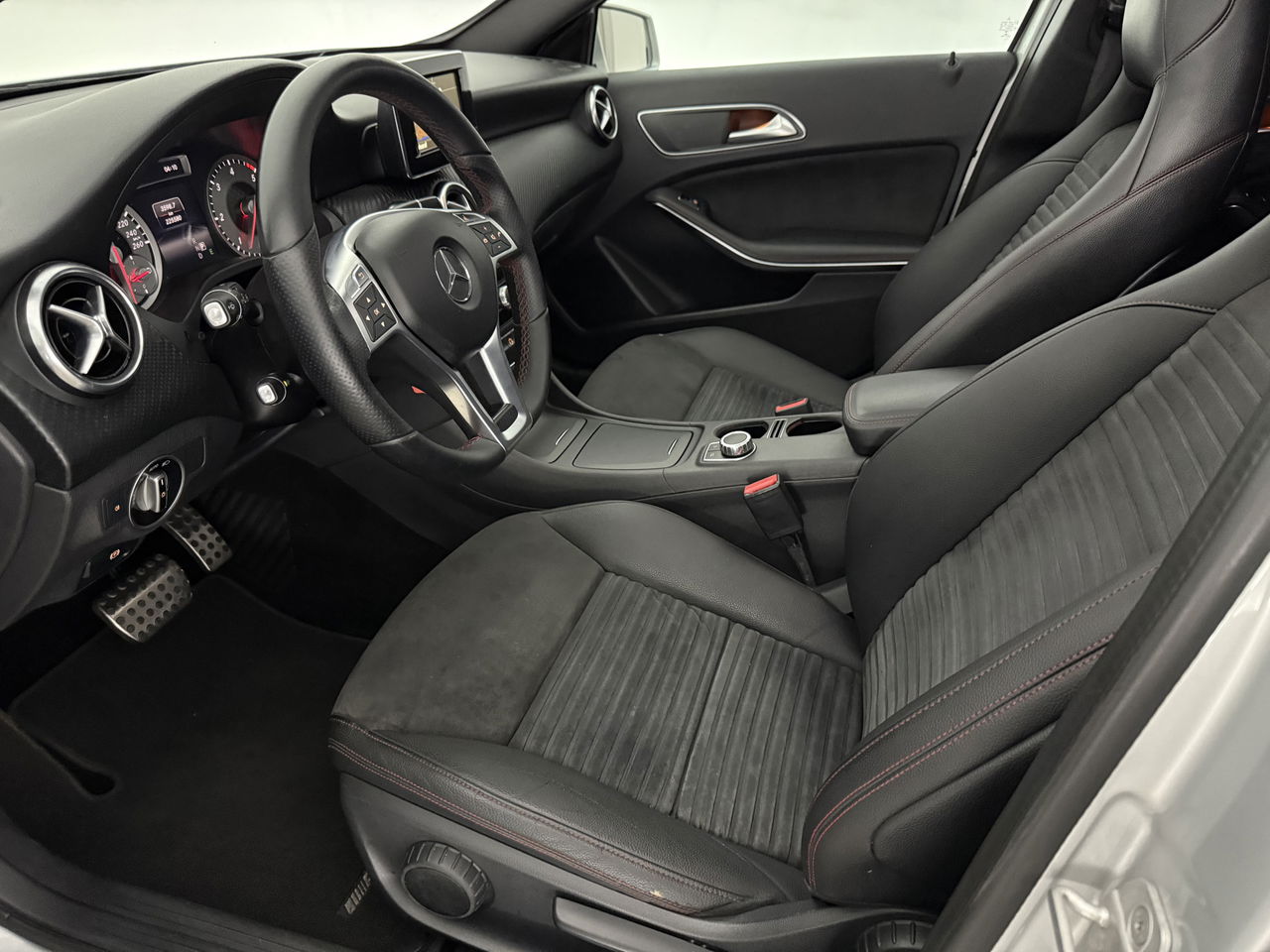 Mercedes-Benz A-Klasse 180 CDI | Pano | LED | Spoiler | Airco | Navigatie | Parkeersens