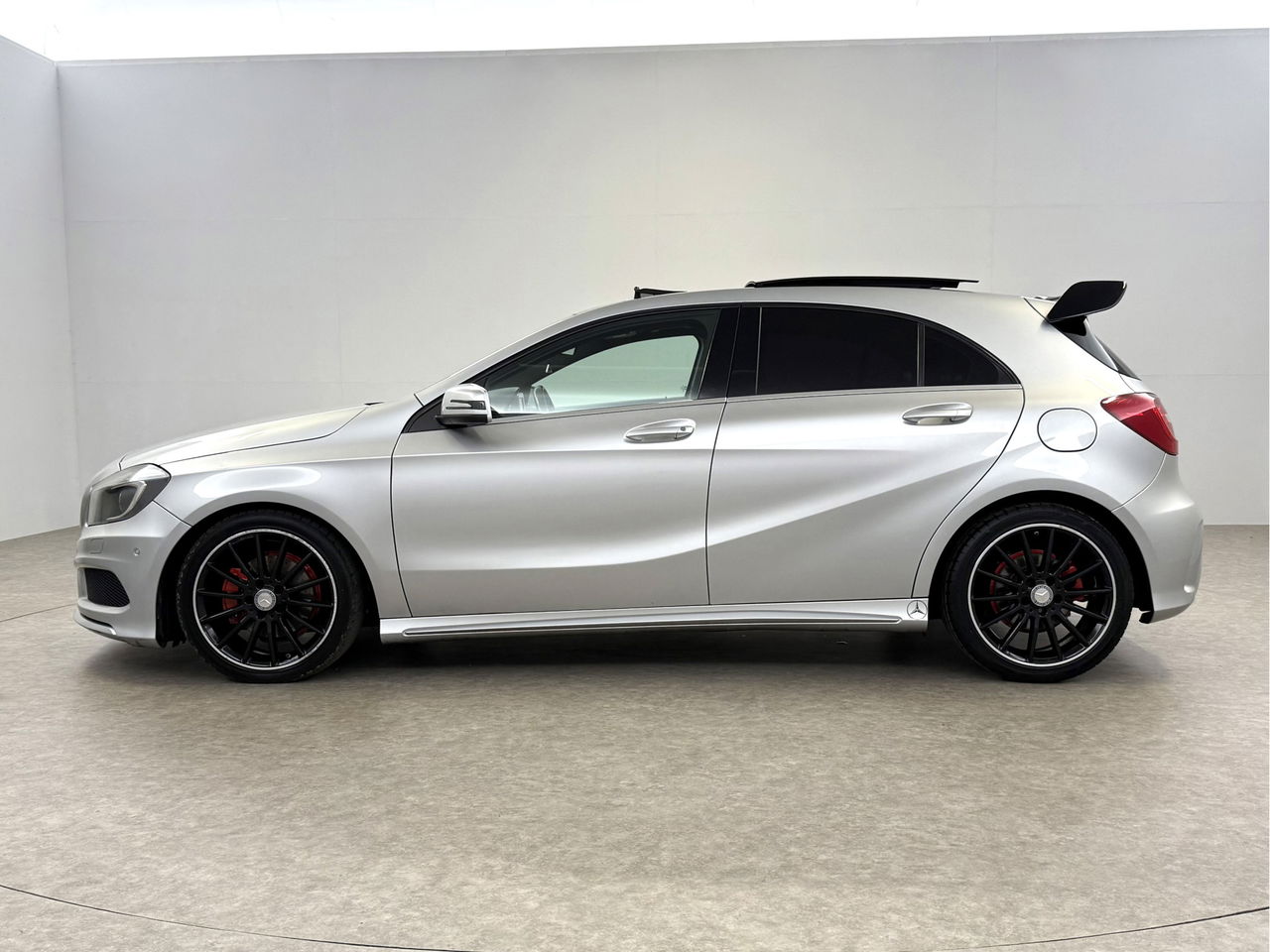 Mercedes-Benz A-Klasse 180 CDI | Pano | LED | Spoiler | Airco | Navigatie | Parkeersens