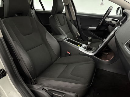 Volvo V60 1.6 T3 Momentum | Cruise | Navigatie | Parkeersens | Clima | NAP