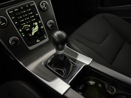 Volvo V60 1.6 T3 Momentum | Cruise | Navigatie | Parkeersens | Clima | NAP