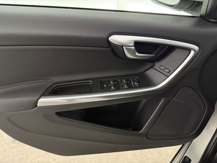 Volvo V60 1.6 T3 Momentum | Cruise | Navigatie | Parkeersens | Clima | NAP
