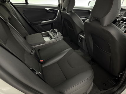 Volvo V60 1.6 T3 Momentum | Cruise | Navigatie | Parkeersens | Clima | NAP
