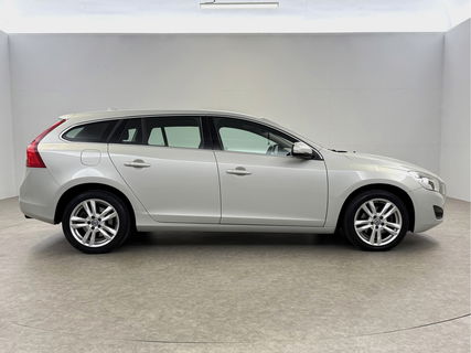 Volvo V60 1.6 T3 Momentum | Cruise | Navigatie | Parkeersens | Clima | NAP