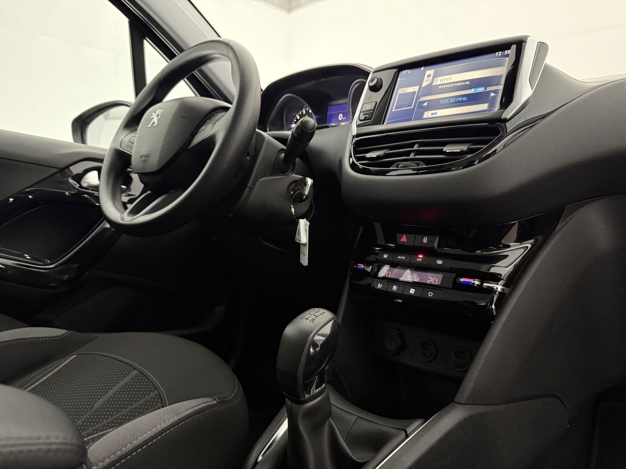 Peugeot 208 1.2 VTi Envy | NAP | Clima | Cruise | Navigatie | Parkeersensoren