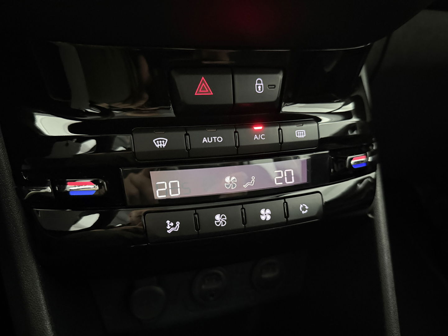 Peugeot 208 1.2 VTi Envy Clima | Cruise | Navigatie | Parkeersens. l Hagelschade l NAP