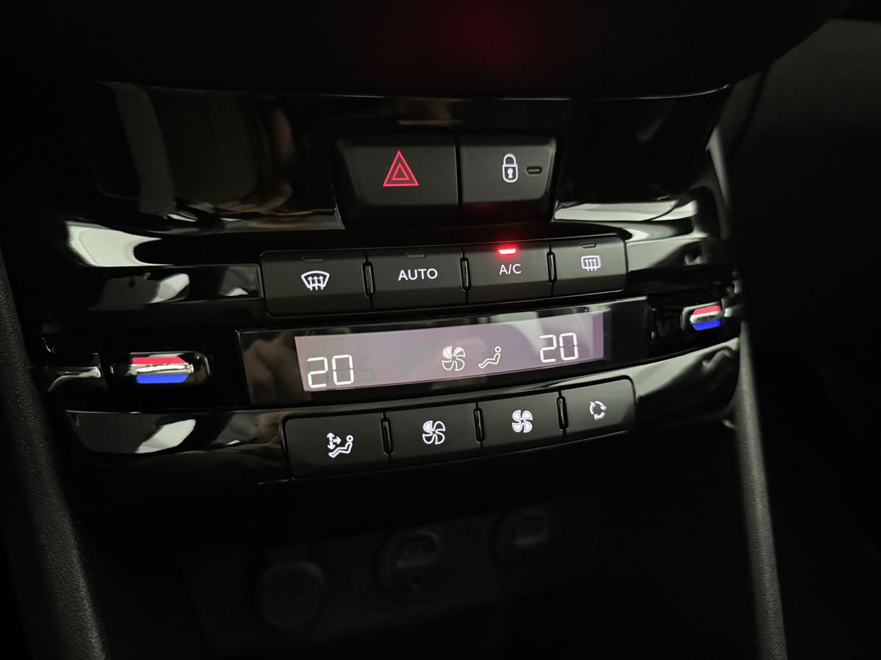 Peugeot 208 1.2 VTi Envy | NAP | Clima | Cruise | Navigatie | Parkeersensoren