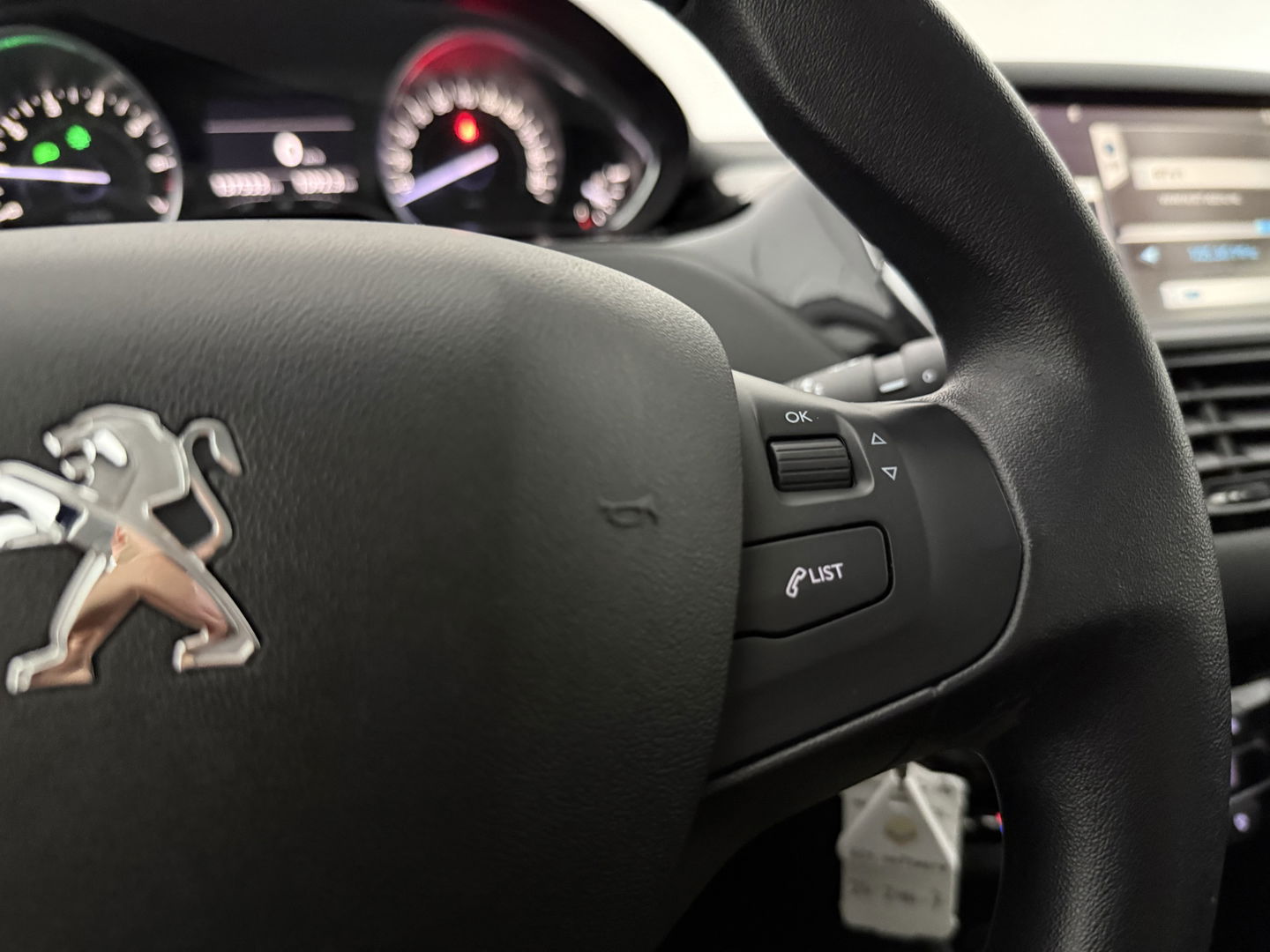 Peugeot 208 1.2 VTi Envy Clima | Cruise | Navigatie | Parkeersens. l Hagelschade l NAP