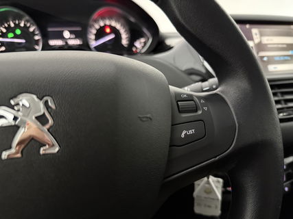 Peugeot 208 1.2 VTi Envy | NAP | Clima | Cruise | Navigatie | Parkeersensoren