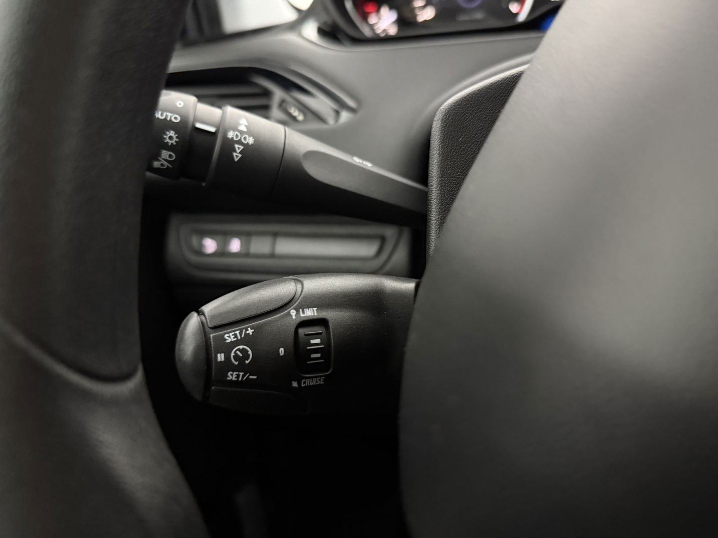 Peugeot 208 1.2 VTi Envy Clima | Cruise | Navigatie | Parkeersens. l Hagelschade l NAP