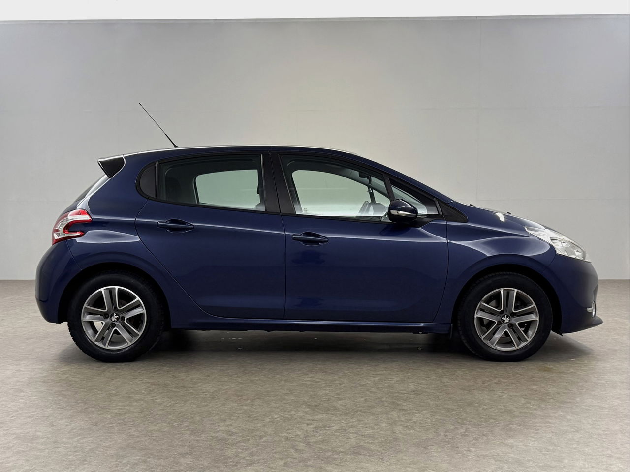 Peugeot 208 1.2 VTi Envy | NAP | Clima | Cruise | Navigatie | Parkeersensoren
