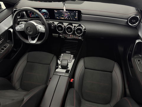 Mercedes-Benz CLA-Klasse 180 AMG | Pano | LED | Trekhaak | Virtual | Camera | Carplay | Cruise