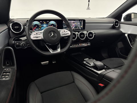 Mercedes-Benz CLA-Klasse 180 AMG | Pano | LED | Trekhaak | Virtual | Camera | Carplay | Cruise