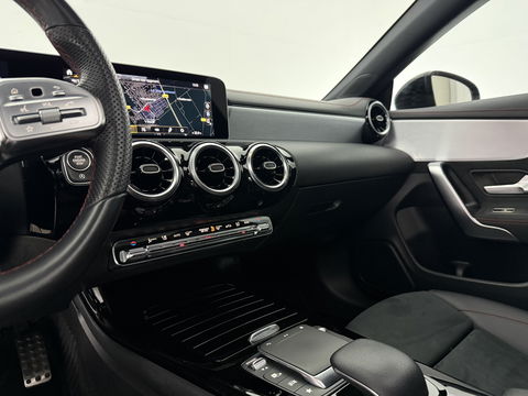 Mercedes-Benz CLA-Klasse 180 AMG | Pano | LED | Trekhaak | Virtual | Camera | Carplay | Cruise