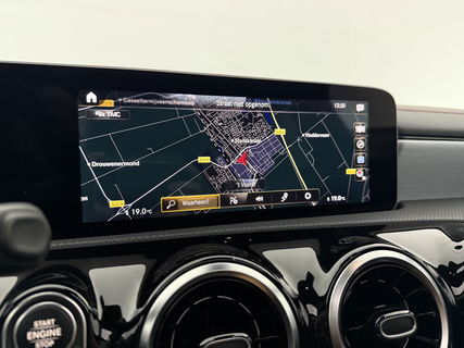 Mercedes-Benz CLA-Klasse 180 AMG | Panoramadak | LED | Trekhaak | Virtual Cockpit | Camera | Carplay | Cruise