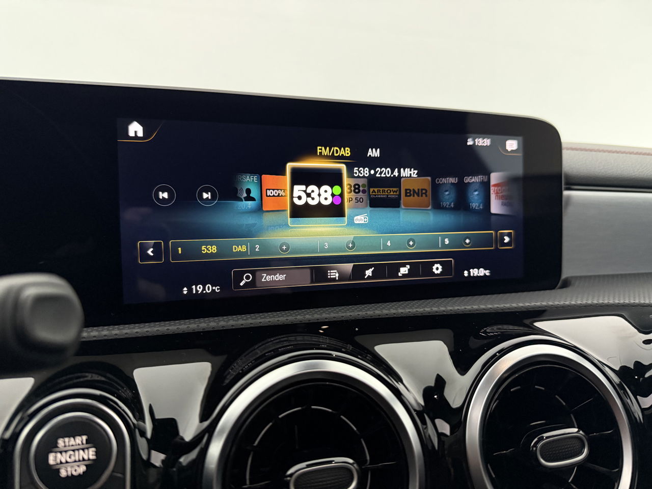 Mercedes-Benz CLA-Klasse 180 AMG | Panoramadak | LED | Trekhaak | Virtual Cockpit | Camera | Carplay | Cruise