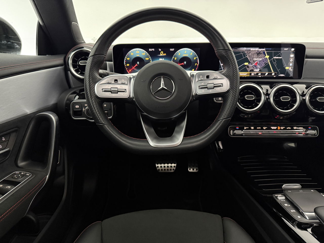 Mercedes-Benz CLA-Klasse 180 AMG | Panoramadak | LED | Trekhaak | Virtual Cockpit | Camera | Carplay | Cruise