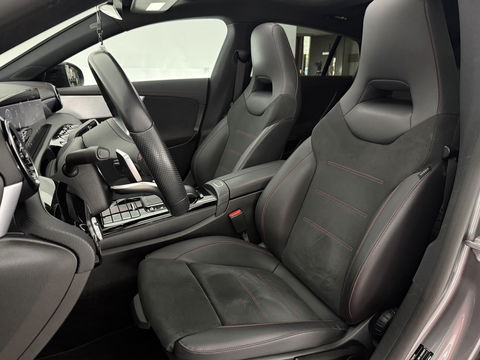 Mercedes-Benz CLA-Klasse 180 AMG | Pano | LED | Trekhaak | Virtual | Camera | Carplay | Cruise