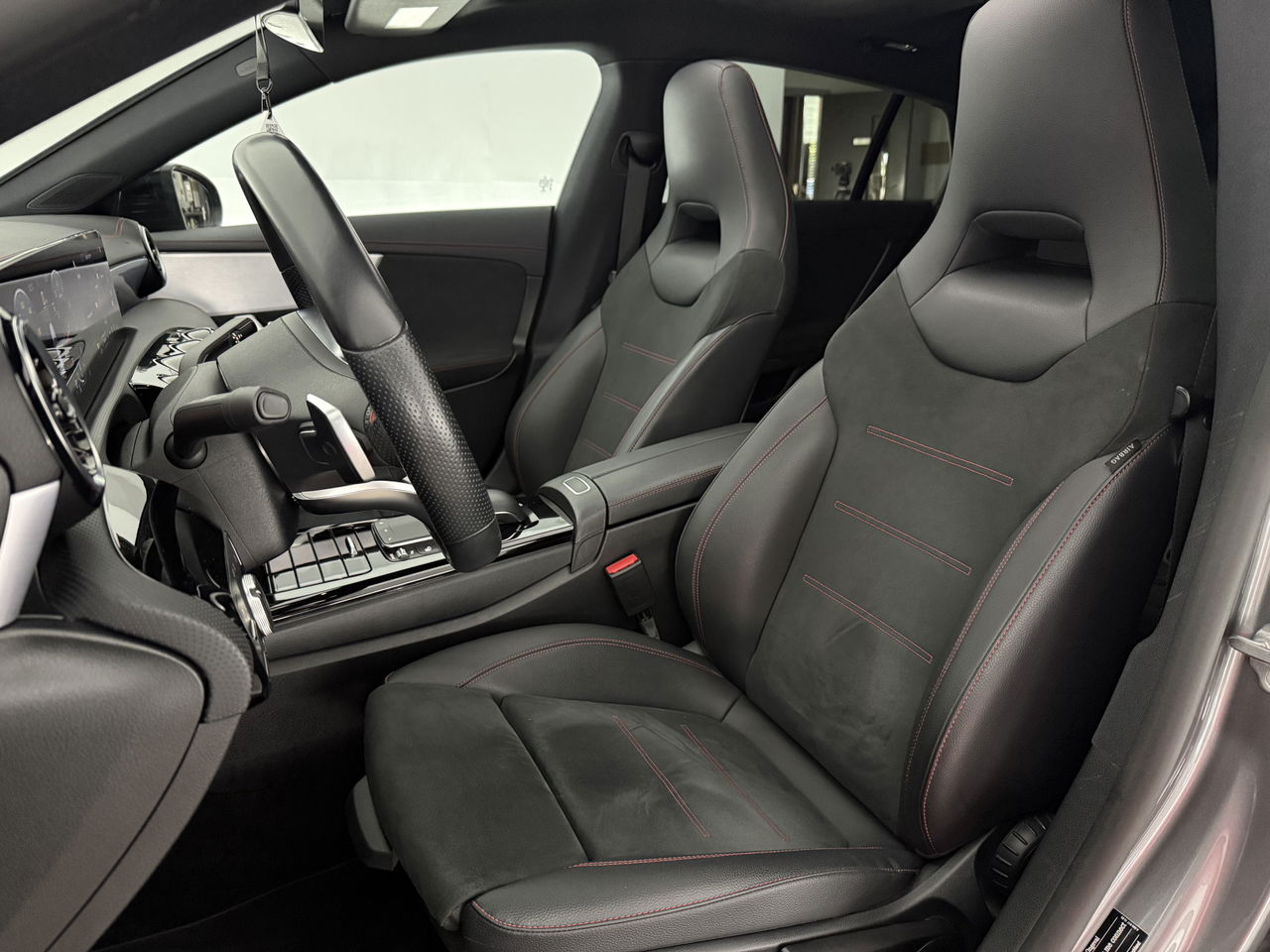 Mercedes-Benz CLA-Klasse 180 AMG | Panoramadak | LED | Trekhaak | Virtual Cockpit | Camera | Carplay | Cruise
