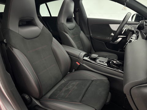 Mercedes-Benz CLA-Klasse 180 AMG | Pano | LED | Trekhaak | Virtual | Camera | Carplay | Cruise