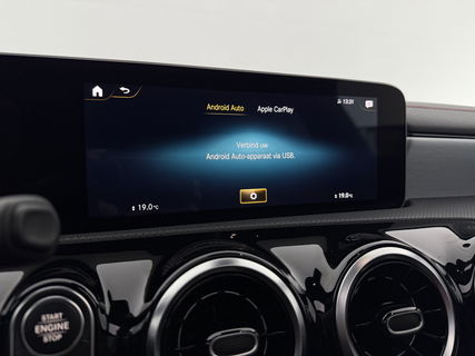 Mercedes-Benz CLA-Klasse 180 AMG | Panoramadak | LED | Trekhaak | Virtual Cockpit | Camera | Carplay | Cruise