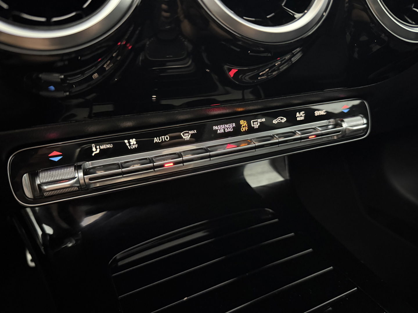 Mercedes-Benz CLA-Klasse 180 AMG | Pano | LED | Trekhaak | Virtual | Camera | Carplay | Cruise