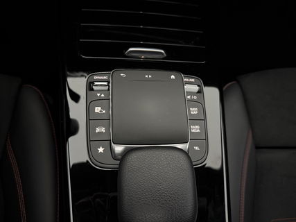 Mercedes-Benz CLA-Klasse 180 AMG | Panoramadak | LED | Trekhaak | Virtual Cockpit | Camera | Carplay | Cruise