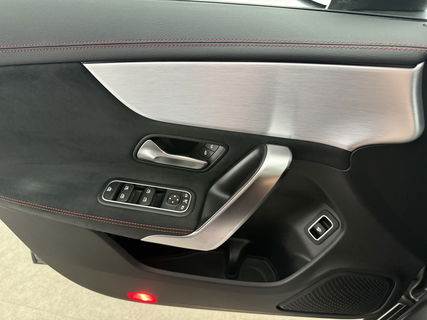 Mercedes-Benz CLA-Klasse 180 AMG | Panoramadak | LED | Trekhaak | Virtual Cockpit | Camera | Carplay | Cruise