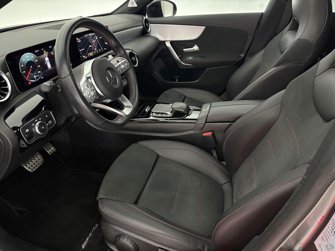 Mercedes-Benz CLA-Klasse 180 AMG | Panoramadak | LED | Trekhaak | Virtual Cockpit | Camera | Carplay | Cruise