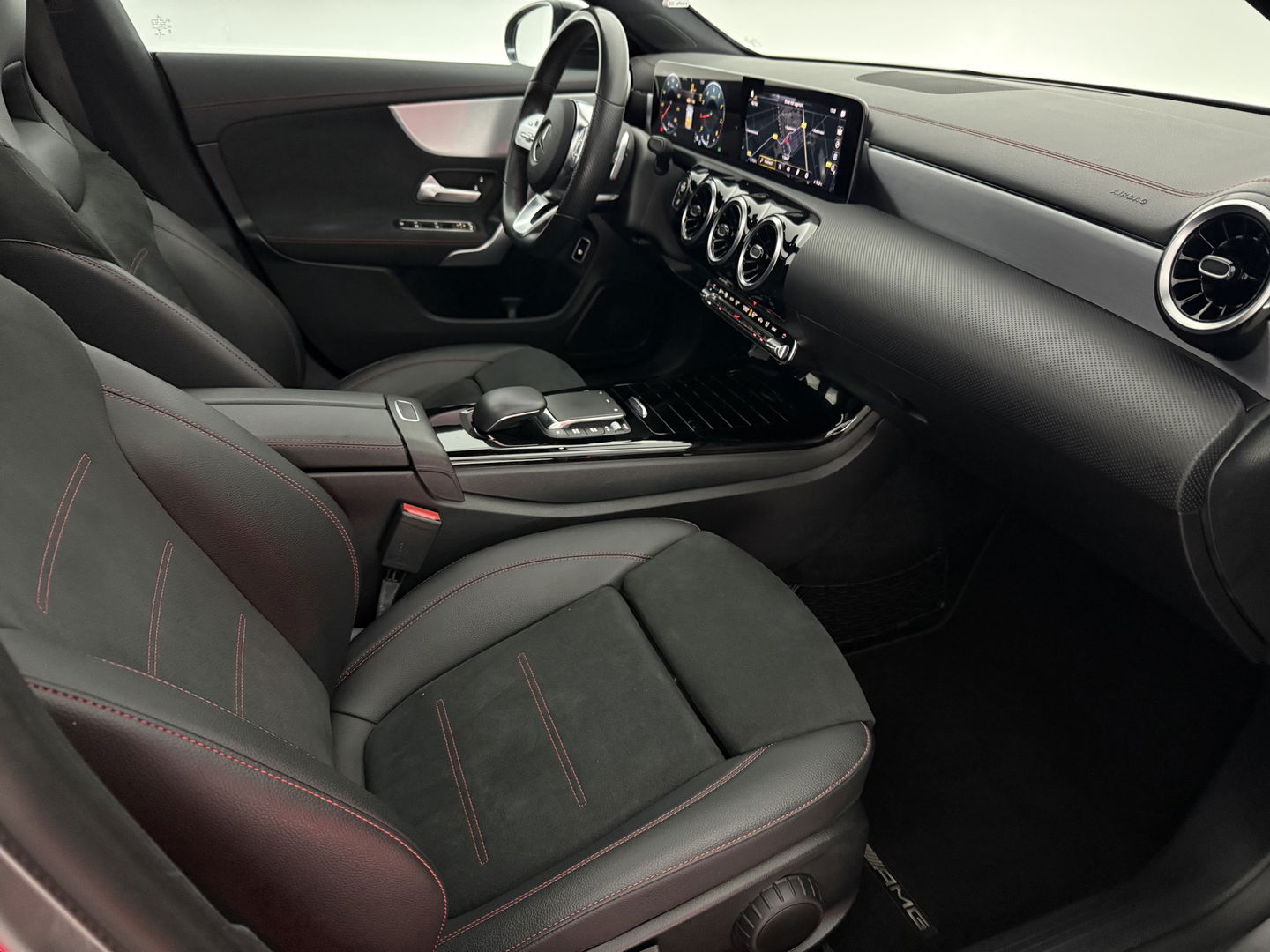 Mercedes-Benz CLA-Klasse 180 AMG | Pano | LED | Trekhaak | Virtual | Camera | Carplay | Cruise