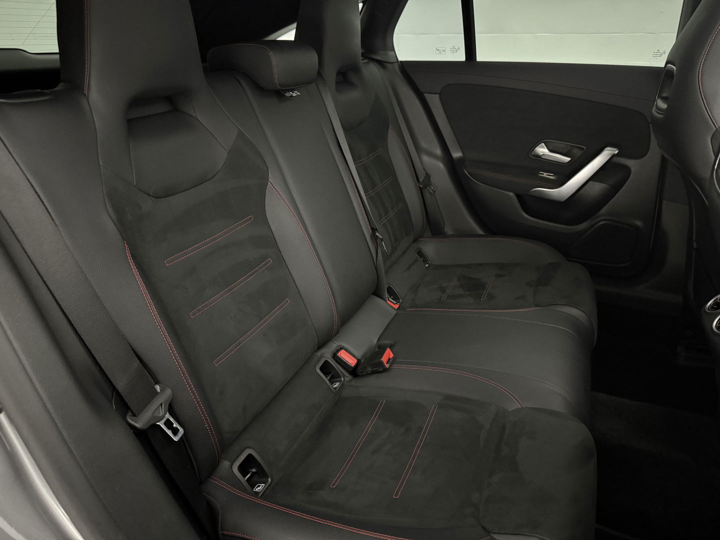 Mercedes-Benz CLA-Klasse 180 AMG | Pano | LED | Trekhaak | Virtual | Camera | Carplay | Cruise