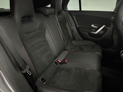 Mercedes-Benz CLA-Klasse 180 AMG | Panoramadak | LED | Trekhaak | Virtual Cockpit | Camera | Carplay | Cruise