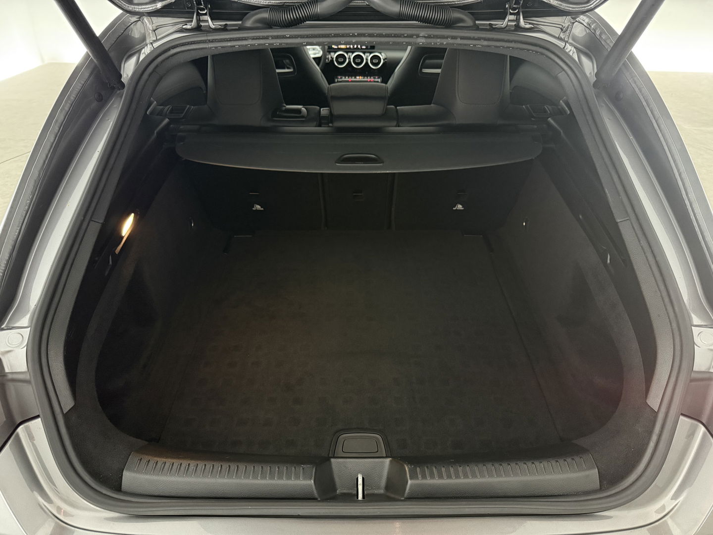 Mercedes-Benz CLA-Klasse 180 AMG | Pano | LED | Trekhaak | Virtual | Camera | Carplay | Cruise