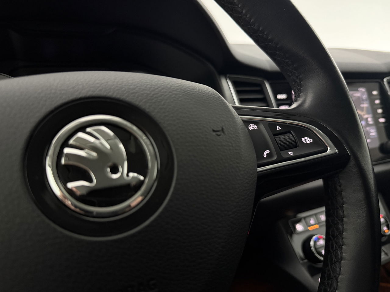 Škoda Kodiaq 1.4 TSI ACT | LED | Carplay | Trekhaak | Navigatie | Parkeersens. | Stoelverwarming | 17"LMV