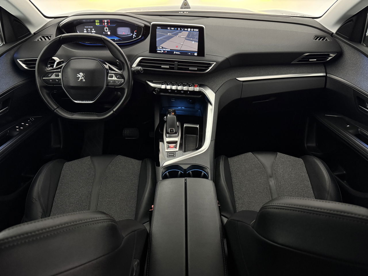 Peugeot 3008 1.2 PureTech | Sfeerver. | 360° | Trekhaak | LED | Virtual Cockpit | Carplay | Cruisecontr.