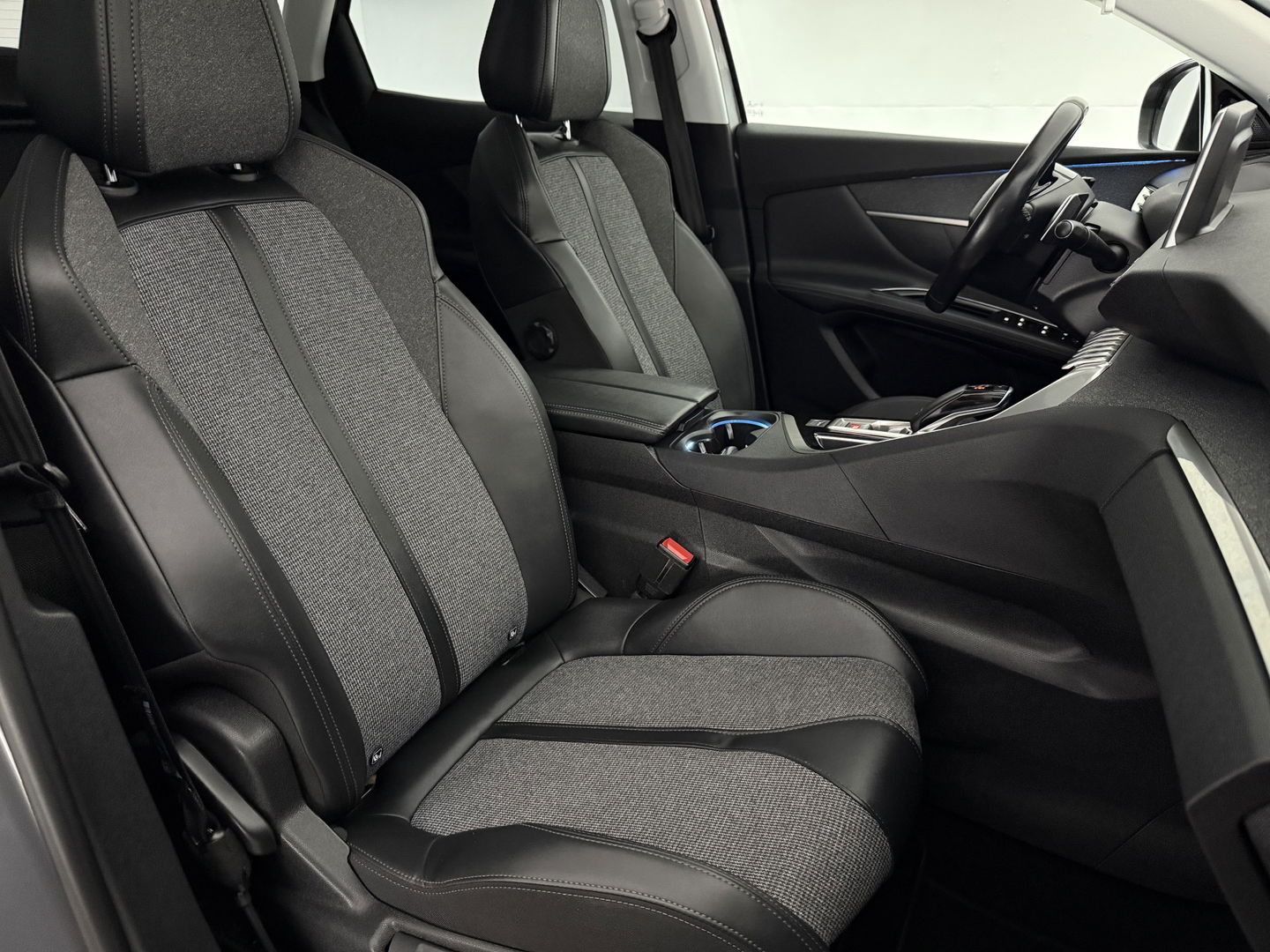 Peugeot 3008 1.2 PureTech | Sfeerverl. | 360° Camera | Virtual | LED | Carplay | Cruise | Trekh. l NAP