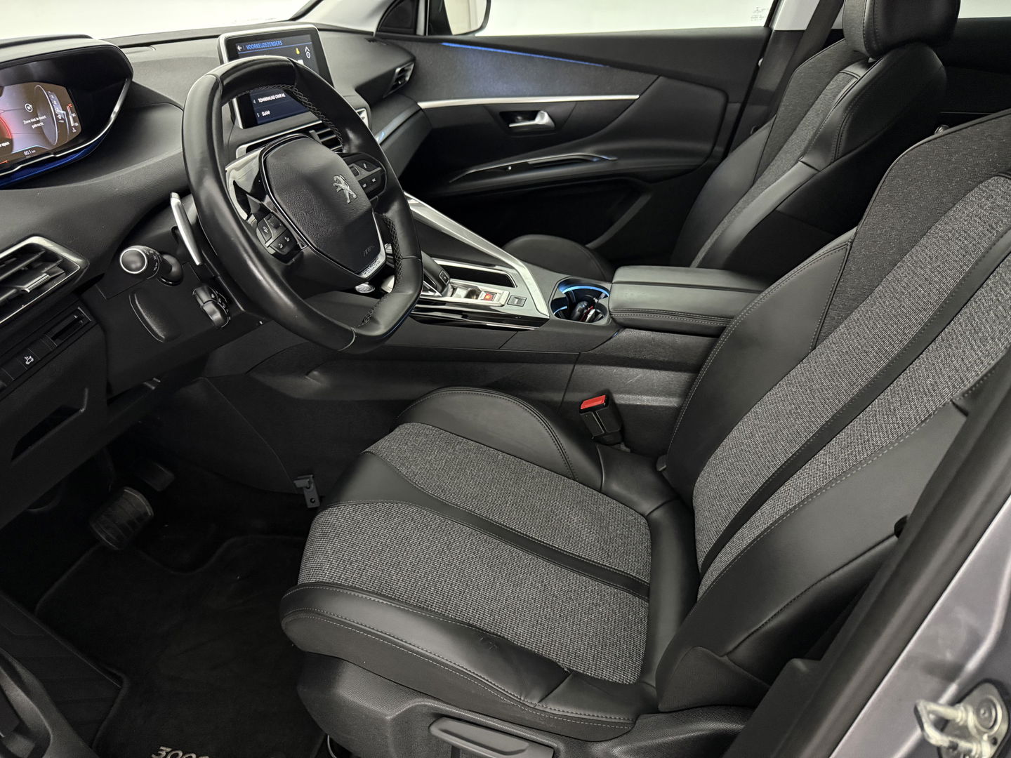 Peugeot 3008 1.2 PureTech | Sfeerverl. | 360° Camera | Virtual | LED | Carplay | Cruise | Trekh. l NAP