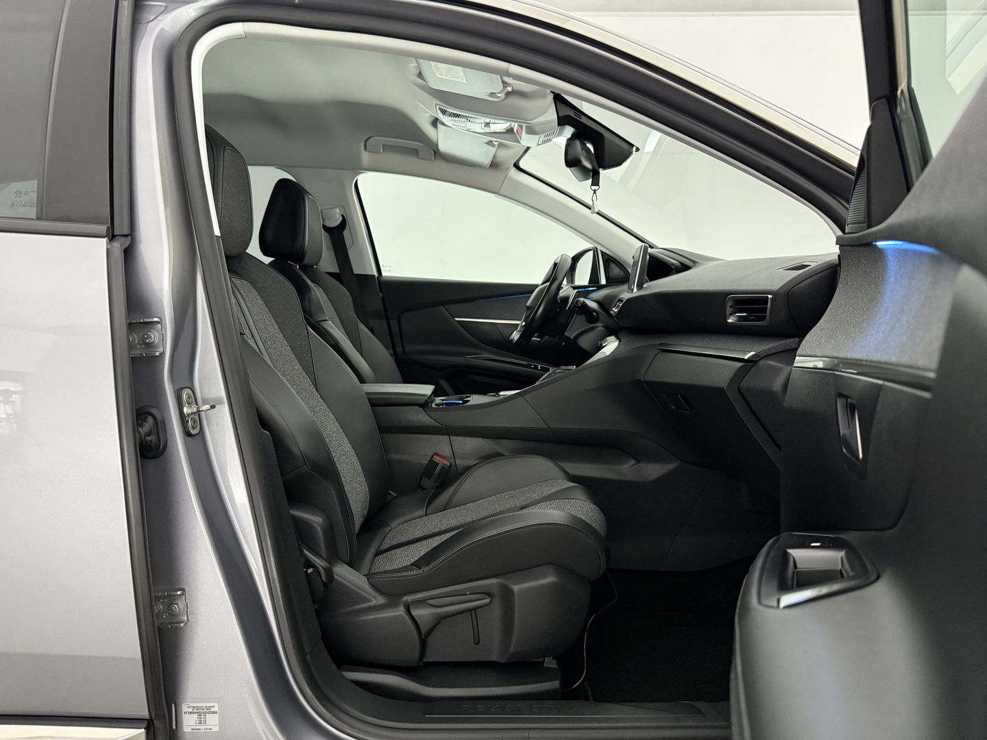 Peugeot 3008 1.2 PureTech | Sfeerverl. | 360° Camera | Virtual | LED | Carplay | Cruise | Trekh. l NAP