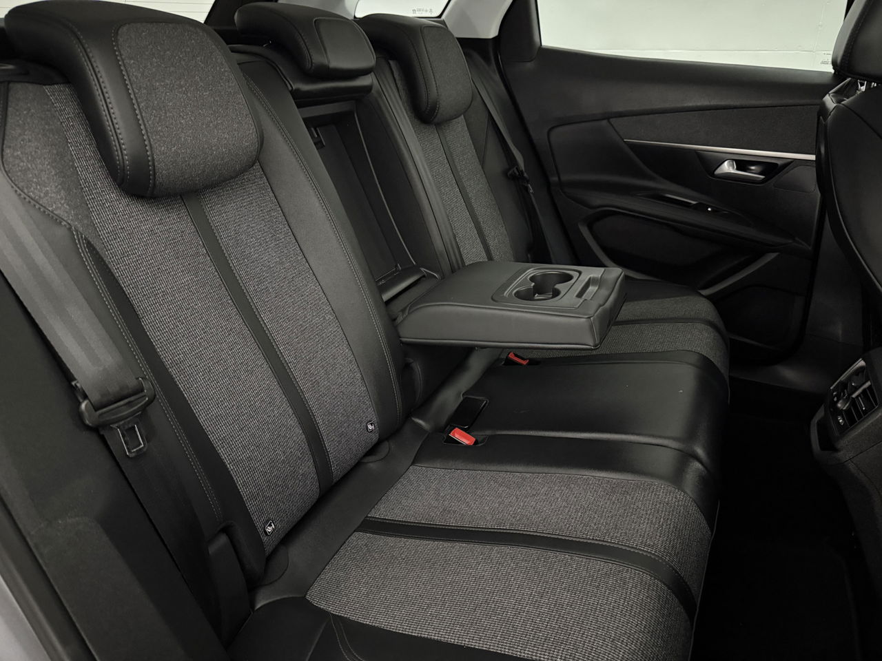 Peugeot 3008 1.2 PureTech | Sfeerver. | 360° | Trekhaak | LED | Virtual Cockpit | Carplay | Cruisecontr.