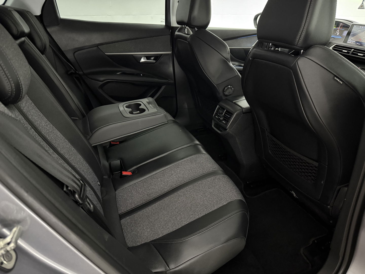 Peugeot 3008 1.2 PureTech | Sfeerverl. | 360° Camera | Virtual | LED | Carplay | Cruise | Trekh. l NAP