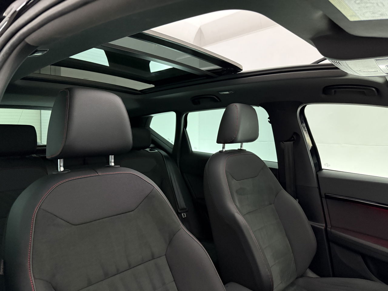 SEAT Ateca 1.5 TSI FR | 360° | Panoramadak | LED | Trekhaak | Virtual Cockpit | Sfeerver. | Carplay