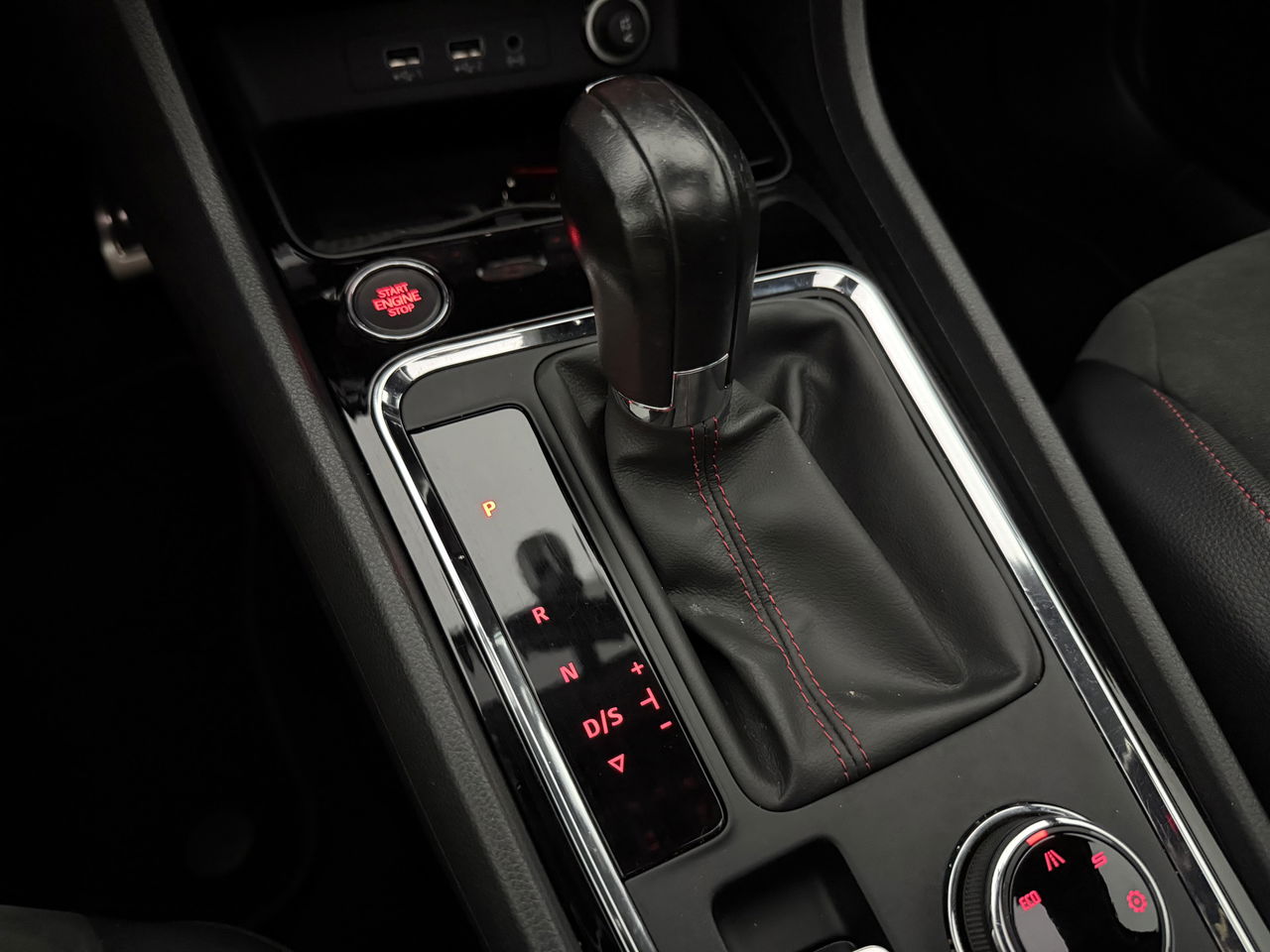 SEAT Ateca 1.5 TSI FR | 360° | Panoramadak | LED | Trekhaak | Virtual Cockpit | Sfeerver. | Carplay