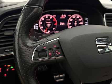 SEAT Ateca 1.5 TSI FR | 360° | Panoramadak | LED | Trekhaak | Virtual Cockpit | Sfeerver. | Carplay